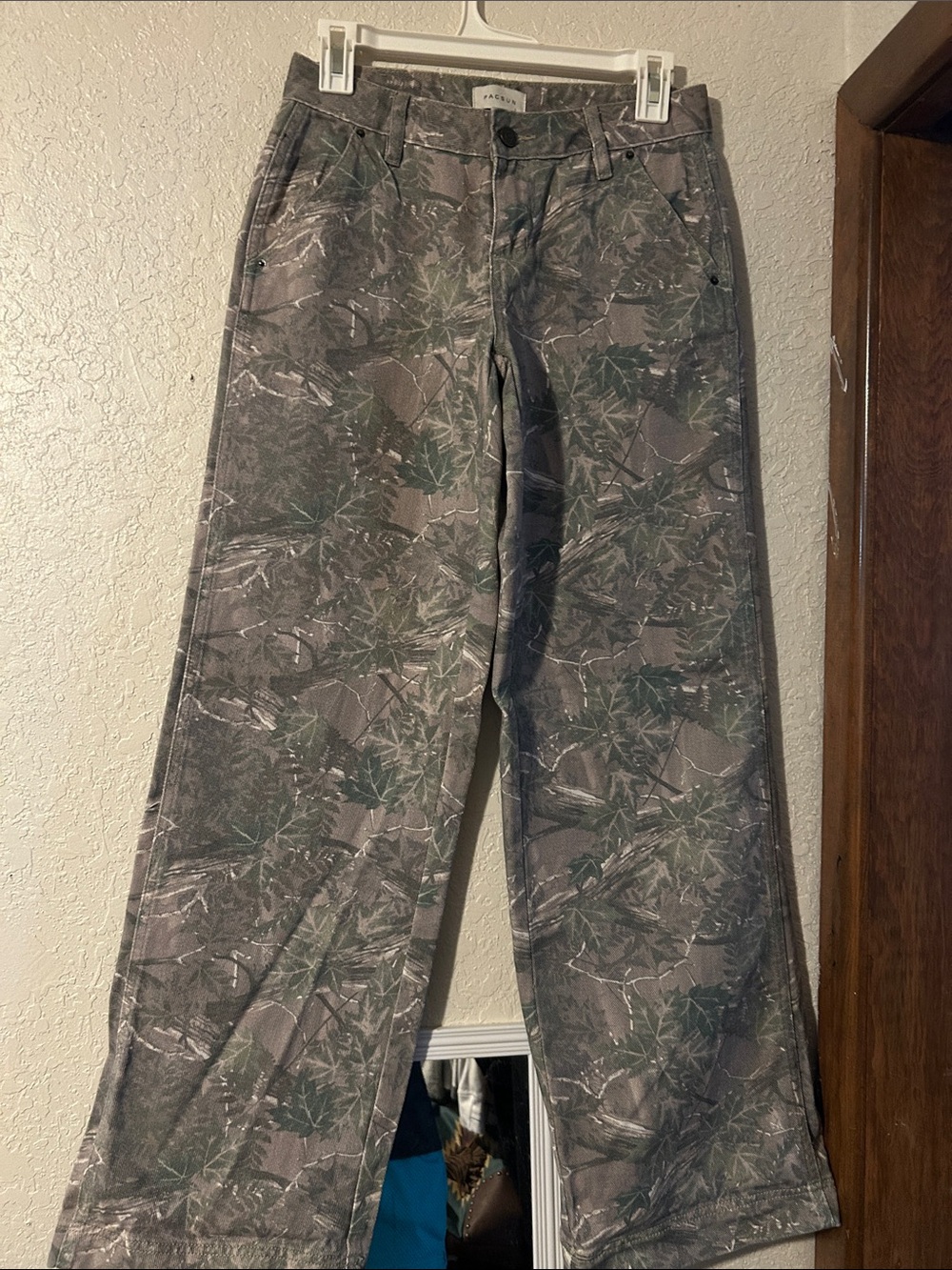 PacSun Women's Wide-Leg Camo Flare Jeans in Gray & Green